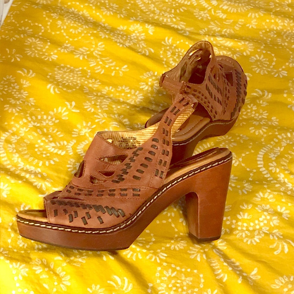 Fossil sandals